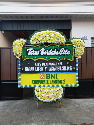 Papan Bunga Duka di Teluk Segara