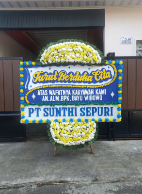Papan Bunga Duka di Teluk Segara