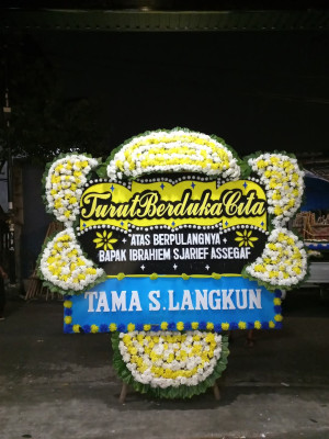 Papan Bunga Duka di Teluk Segara