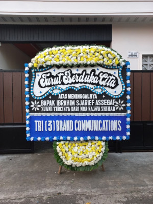 Papan Bunga Duka di Teluk Segara